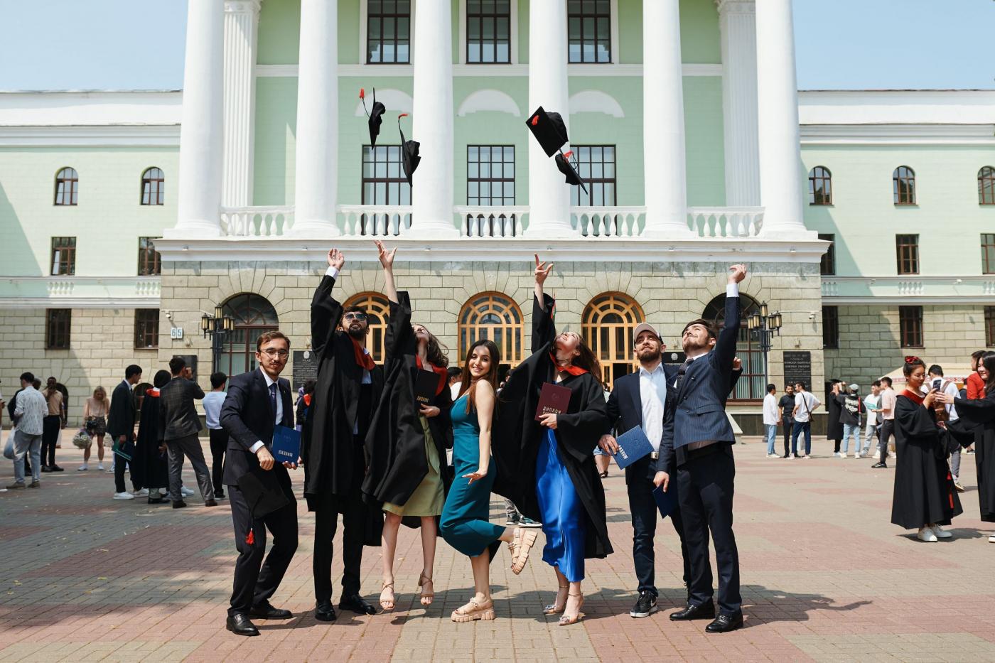 Gaudeamus igitur! Торжественная церемония вручения дипломов выпускникам БНТУ из числа иностранных граждан